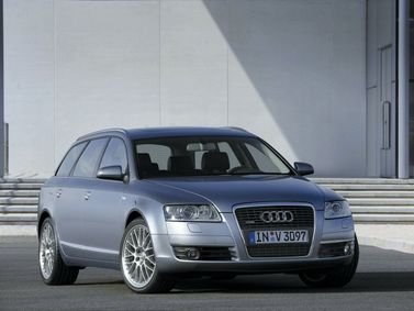 Audi A6 III (C6), Универсал 5 дв. — вид спереди слева