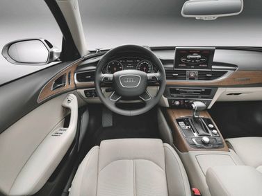 Audi A6 IV (C7)، سيدان — منطقة السائق