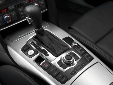 Audi A6 عملية فيس ليفت III (C6)، سيدان — الكونسول الوسطي