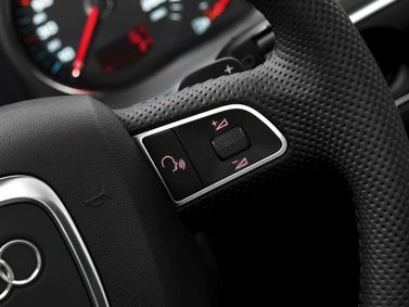 Audi A6 عملية فيس ليفت III (C6)، واجون 5 أبواب — عجلة القيادة