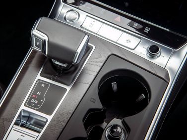 Audi A7 II (4K)، ليفتباك — الكونسول الوسطي