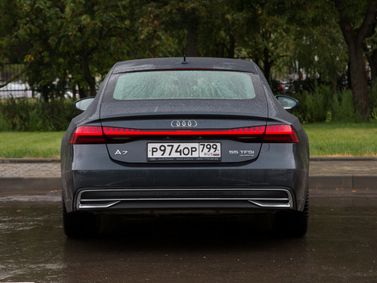 Audi A7 II (4K)، ليفتباك — منظر خلفي