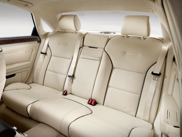 Audi A8 II (D3) D3) Facelift 2، سيدان — المقاعد الخلفية