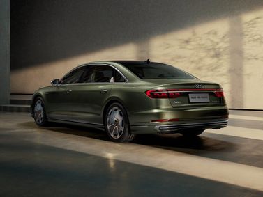 Audi A8 عملية فيس ليفت IV (D5)، سيدان Horch — منظر خلفي بزاوية ثلاثة أرباع