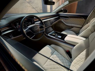 Audi A8 عملية فيس ليفت IV (D5)، سيدان Horch — منطقة السائق