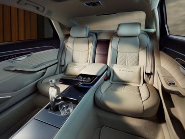 Audi A8 عملية فيس ليفت IV (D5)، سيدان Horch — المقاعد الخلفية