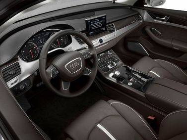 Audi A8 III (D4)، سيدان — منطقة السائق