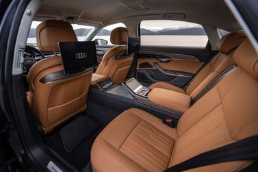 Audi A8 IV (D5) Рестайлинг, Седан Long — задние сиденья