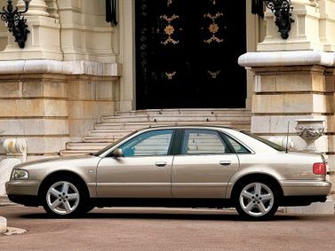 Audi A8 I (D2) فيس ليفت، سيدان — منظر من الجانب الأيسر