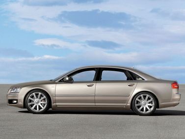 Audi A8 II (D3) D3) Facelift 2، سيدان Long — منظر من الجانب الأيسر