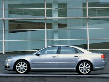 Audi A8 II (D3)، سيدان — منظر من الجانب الأيسر