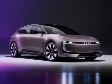 Audi E5، واجون 5 أبواب — منظر أمامي بزاوية ثلاثة أرباع