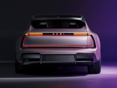 Audi E5، واجون 5 أبواب — منظر خلفي