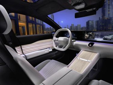 Audi E5، واجون 5 أبواب — منطقة السائق