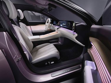 Audi E5، واجون 5 أبواب — المقاعد الأمامية