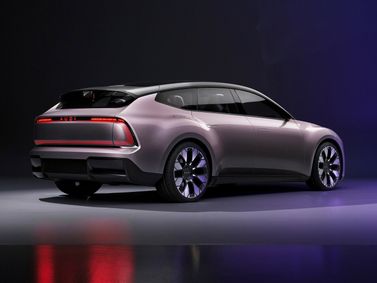 Audi E5، واجون 5 أبواب — منظر خلفي بزاوية ثلاثة أرباع