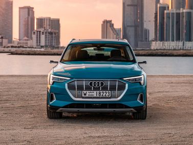 Audi e-tron I، دفع رباعي 5 أبواب — منظر أمامي