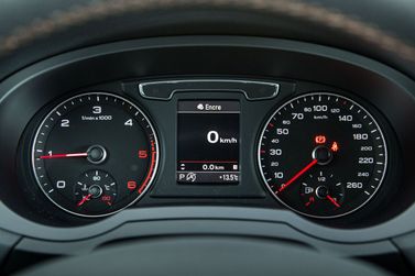 Audi Q3 I (8U) Рестайлинг, Внедорожник 5 дв. — панель приборов