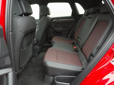 Audi Q3 II (F3)، دفع رباعي 5 أبواب — المقاعد الخلفية