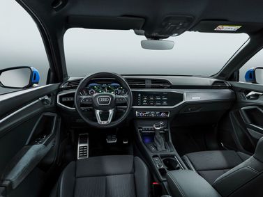 Audi Q3 II (F3)، دفع رباعي 5 أبواب — لوحة القيادة