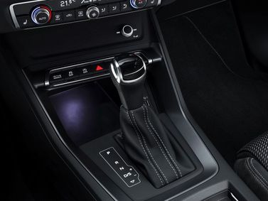 Audi Q3 II (F3)، دفع رباعي 5 أبواب — محدد ناقل الحركة