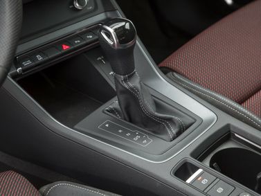 Audi Q3 II (F3)، دفع رباعي 5 أبواب — محدد ناقل الحركة