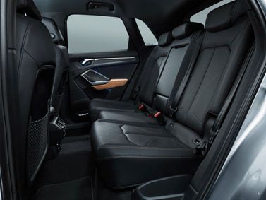 Audi Q3 II (F3)، دفع رباعي 5 أبواب — المقاعد الخلفية