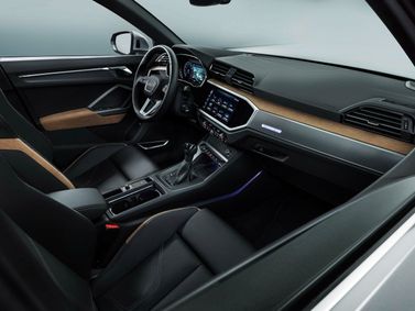 Audi Q3 II (F3)، دفع رباعي 5 أبواب — لوحة القيادة