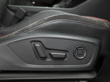 Audi Q3 II (F3)، دفع رباعي 5 أبواب — تفصيل داخلي