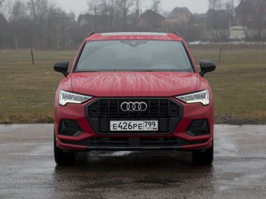 Audi Q3 II (F3)، دفع رباعي 5 أبواب — منظر أمامي