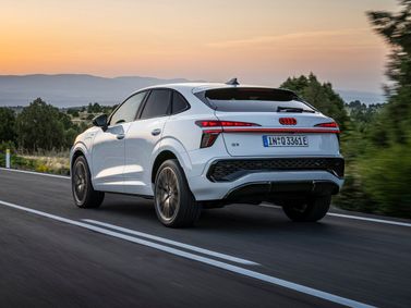 Audi Q3 Sportback III (FJ), Внедорожник 5 дв. — вид сзади в три четверти