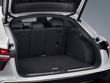 Audi Q3 Sportback III (FJ), Внедорожник 5 дв. — багажное отделение