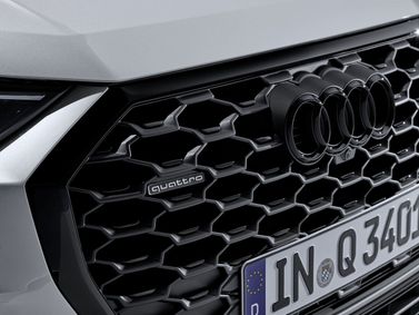 Audi Q3 Sportback II (F3), Внедорожник 5 дв. — решётка радиатора
