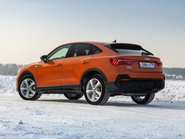 Audi Q3 Sportback II (F3), Внедорожник 5 дв. — вид сзади справа