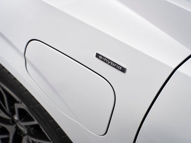 Audi Q3 Sportback III (FJ), Внедорожник 5 дв. — эмблема и обозначение модели