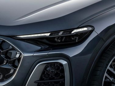 Audi Q5 ثالثاً، دفع رباعي 5 أبواب — المصباح الأمامي