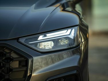 Audi Q5 II (السنة المالية) فيس ليفت الثاني (FY)، دفع رباعي 5 أبواب L — المصباح الأمامي
