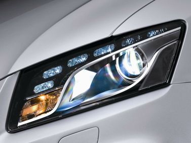 Audi Q5 I (8R)، دفع رباعي 5 أبواب — المصباح الأمامي