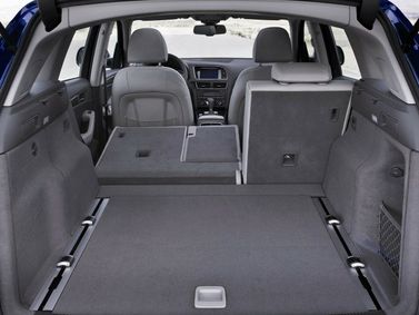 Audi Q5 I (8R)، دفع رباعي 5 أبواب — حجرة الأمتعة