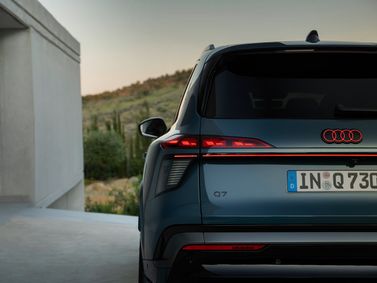 Audi Q7 III (مجموعة الثمانية)، دفع رباعي 5 أبواب — منظر خلفي