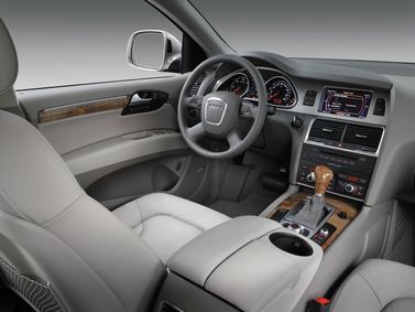 Audi Q7 ط (4 لتر)، دفع رباعي 5 أبواب — منطقة السائق