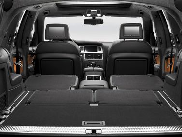 Audi Q7 ط (4 لتر)، دفع رباعي 5 أبواب — حجرة الأمتعة