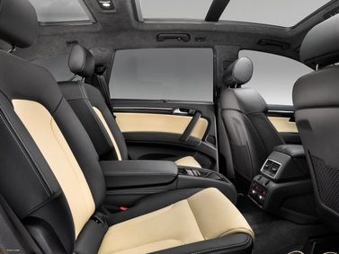 Audi Q7 ط (4 لتر)، دفع رباعي 5 أبواب — المقاعد الخلفية