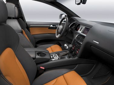 Audi Q7 ط (4 لتر)، دفع رباعي 5 أبواب — منطقة السائق