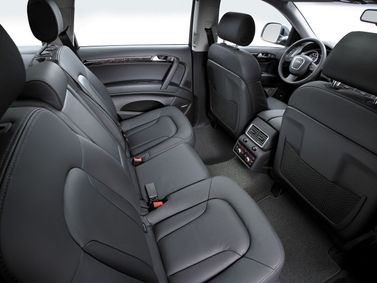 Audi Q7 ط (4 لتر)، دفع رباعي 5 أبواب — منظر عام للمقصورة