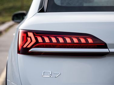 Audi Q7 عملية فيس ليفت II (4M) II (4M)، دفع رباعي 5 أبواب — المصباح الخلفي