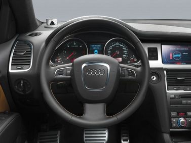 Audi Q7 ط (4 لتر)، دفع رباعي 5 أبواب — منطقة السائق