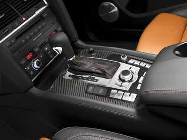 Audi Q7 ط (4 لتر)، دفع رباعي 5 أبواب — الكونسول الوسطي