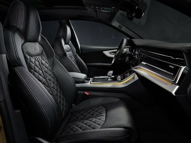 Audi Q8 I (4M) فيس ليفت (4M)، دفع رباعي 5 أبواب — المقاعد الأمامية