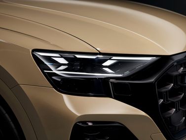 Audi Q8 I (4M) فيس ليفت (4M)، دفع رباعي 5 أبواب — المصباح الأمامي